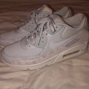 Ladies Nike Air Max in Silver Size 8.5